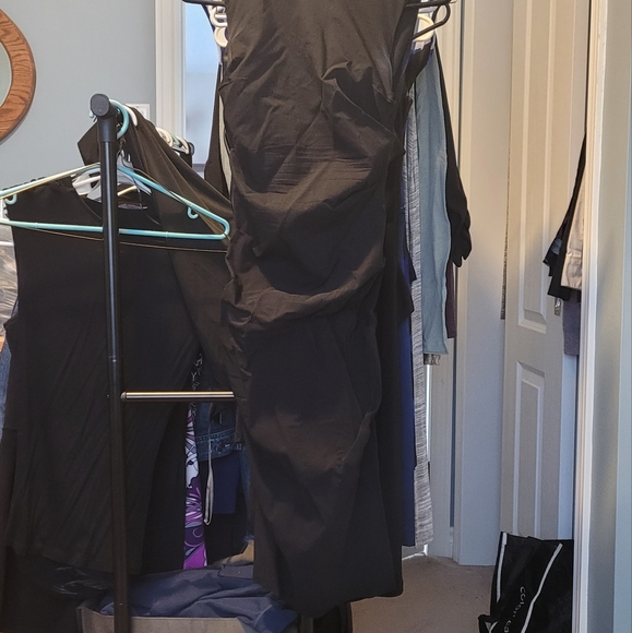 Le Chateau Formal Dress - Picture 2 of 4